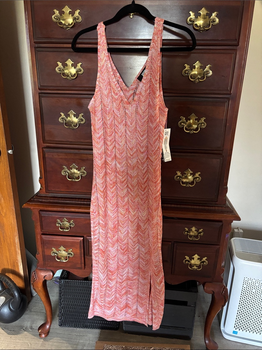Sleeveless V-Neck Maxi Dress in Coral Pink Chevron